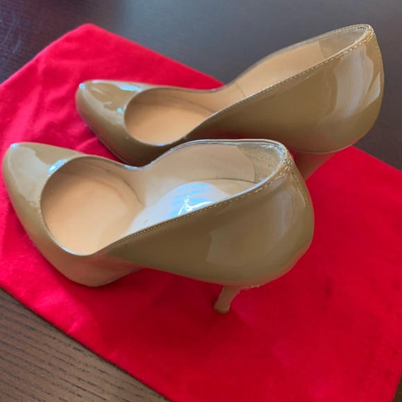 Christian Louboutin Camel Décolleté Pumps, 36.5 w/ red rubber soles - Picture 4 of 7